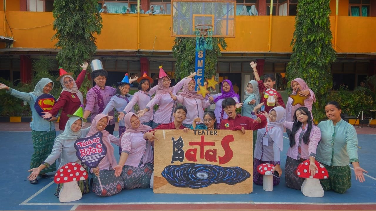 TEATER BATAS