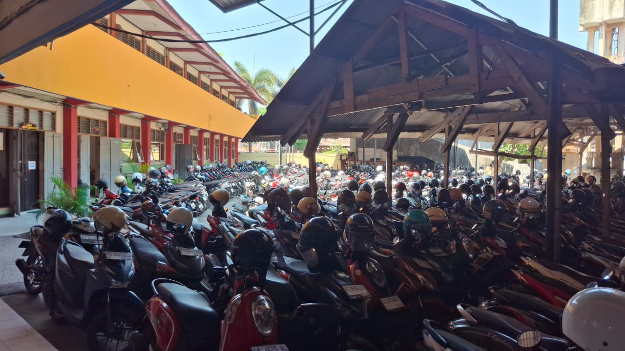 Lahan Parkir Sekolah